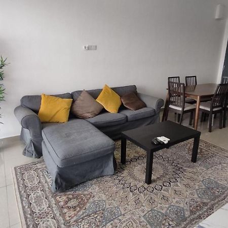 Comfort Bedroom @ Aera Residence 페탈링자야 외부 사진