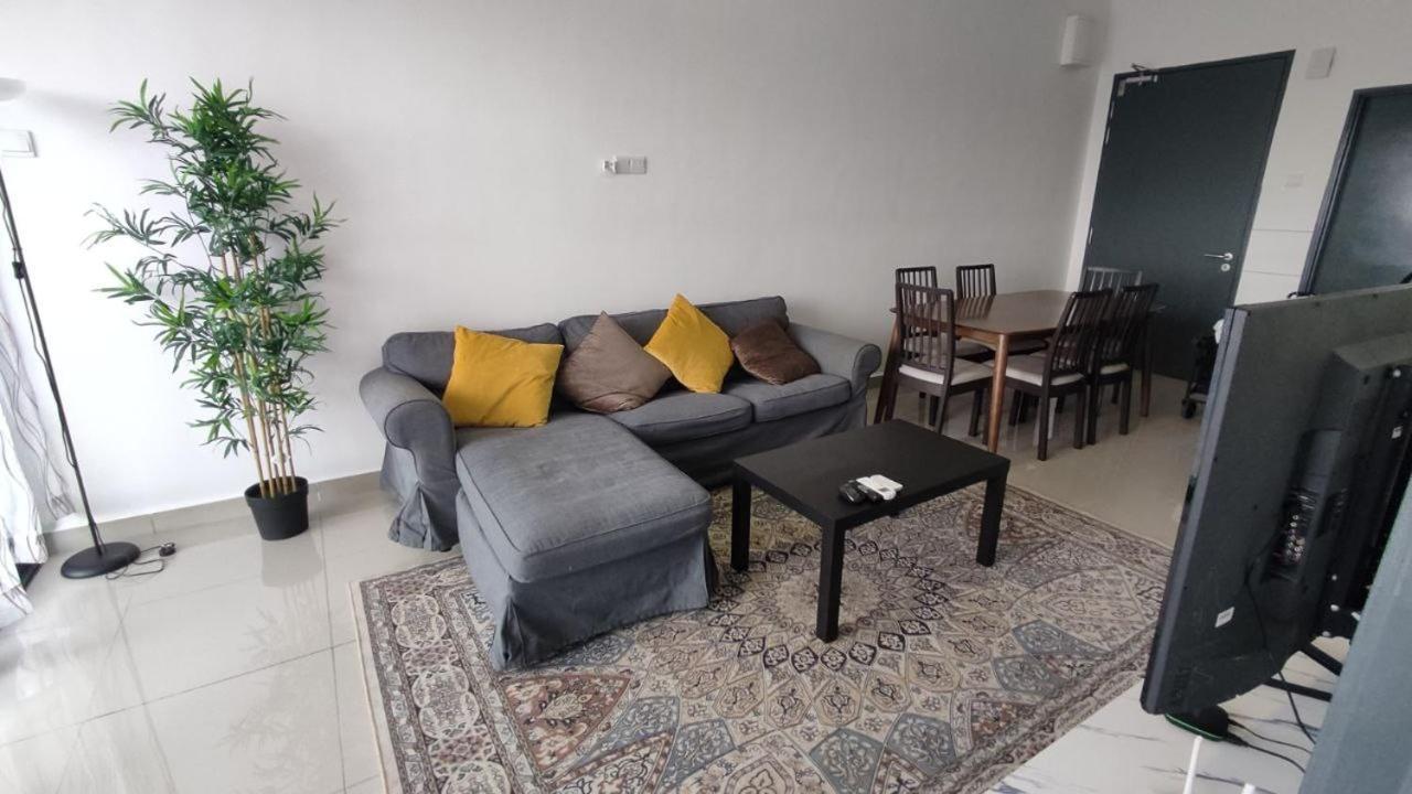 Comfort Bedroom @ Aera Residence 페탈링자야 외부 사진