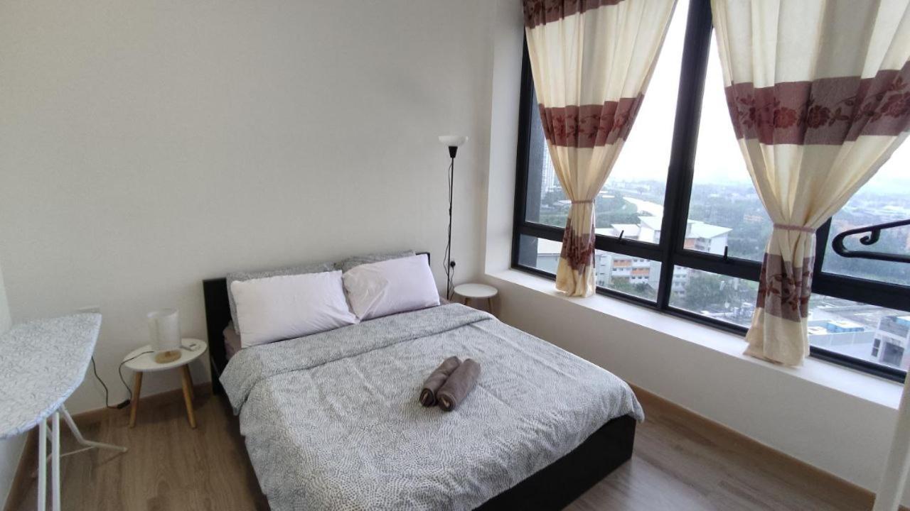 Comfort Bedroom @ Aera Residence 페탈링자야 외부 사진
