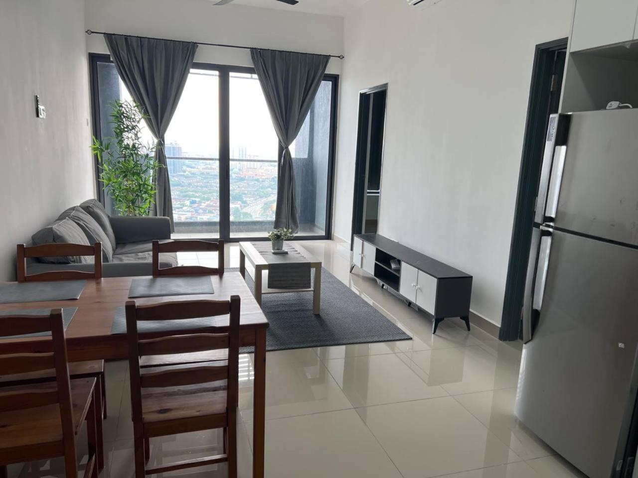 Comfort Bedroom @ Aera Residence 페탈링자야 외부 사진